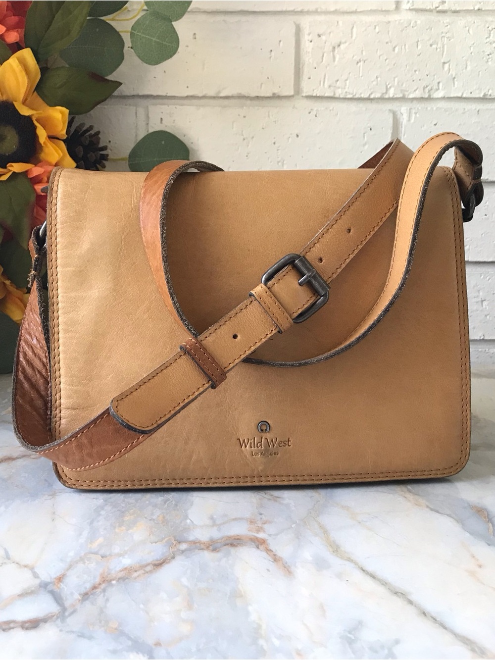 Wild West Los Angles Flap Leather Messenger Crossbody Bag Tan Plaid Lining